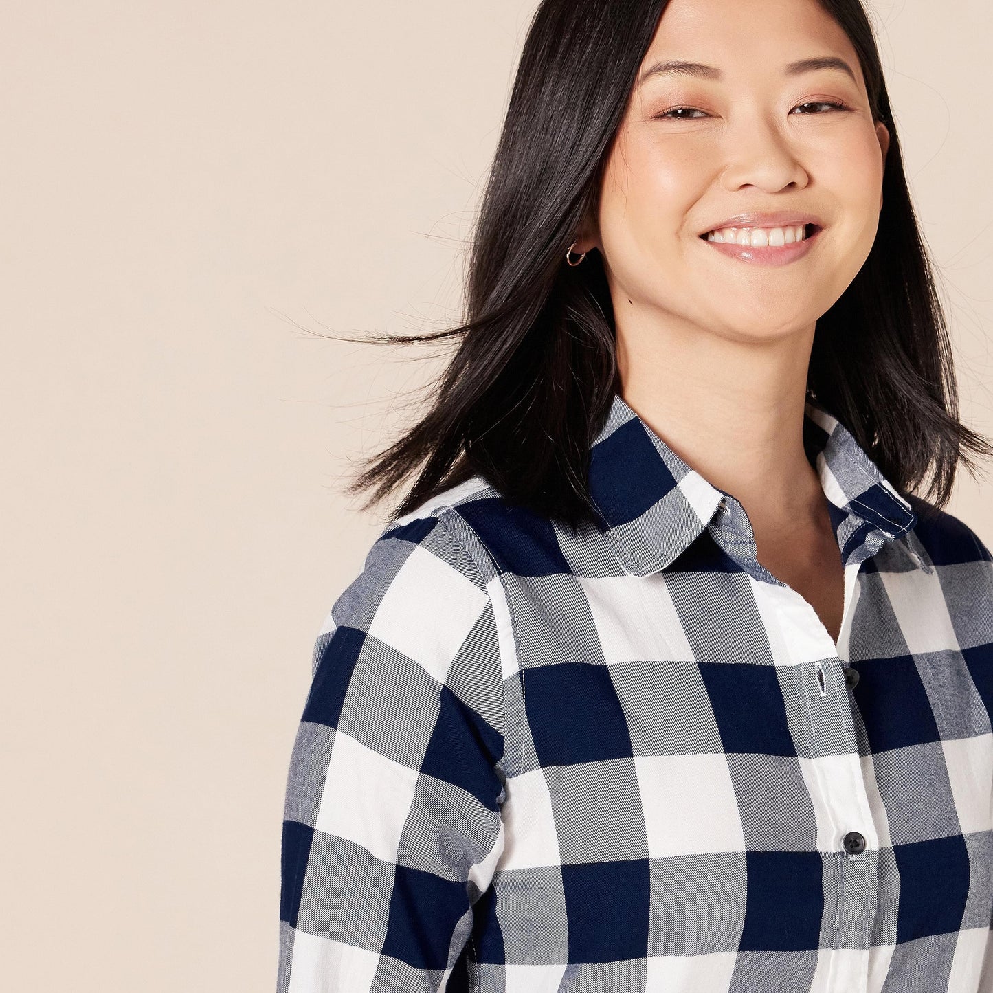 Amazon Essentials Damen Leichtes, Langärmeliges, Kariertes Flanellhemd, Klassischer Schnitt, Marineblau Buffalokaros, M - nargiss