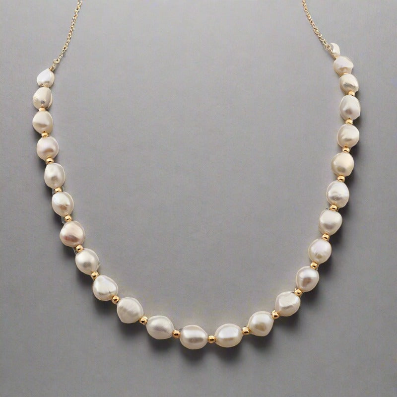 Barockes Süßwasserperlen-Set: Halskette, Armband und Ohrringe – Retro-Design von Nargis - nargiss