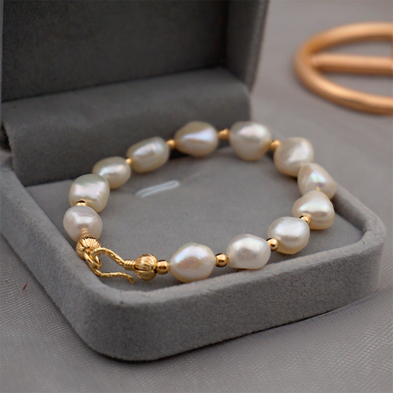 Barockes Süßwasserperlen-Set: Halskette, Armband und Ohrringe – Retro-Design von Nargis - nargiss