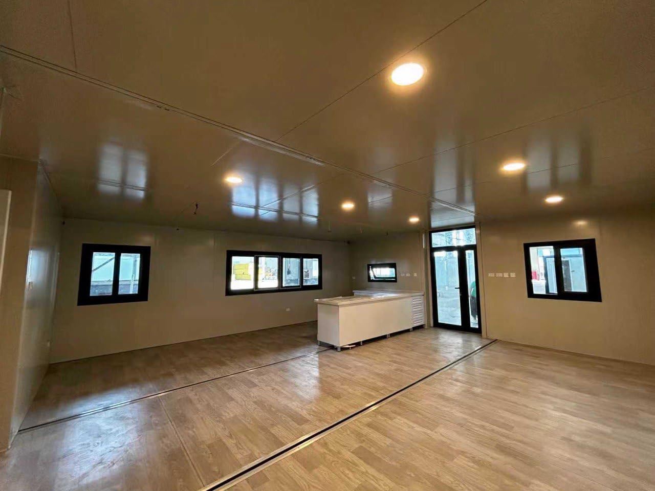 20ft & 40ft Erweiterbares Containerhaus – Modernes Design, Wasserdicht, Geräumig – Vorgefertigtes Tiny House zum Selbstgestalten & Wohnen