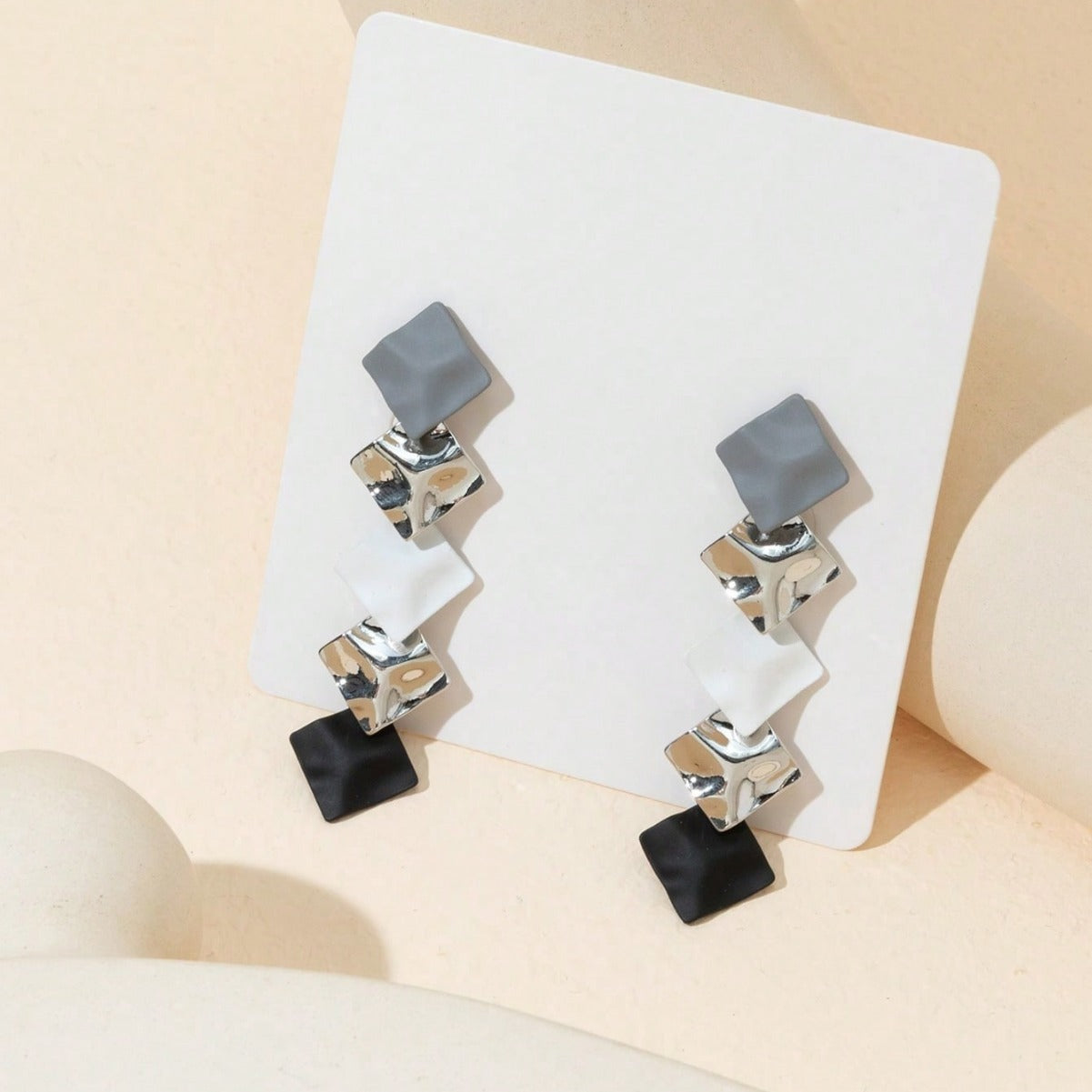 ✨ Faltige Unregelmäßige Lange Geometrische Ohrstecker – Elegante Designs von Nargis ✨ - nargiss